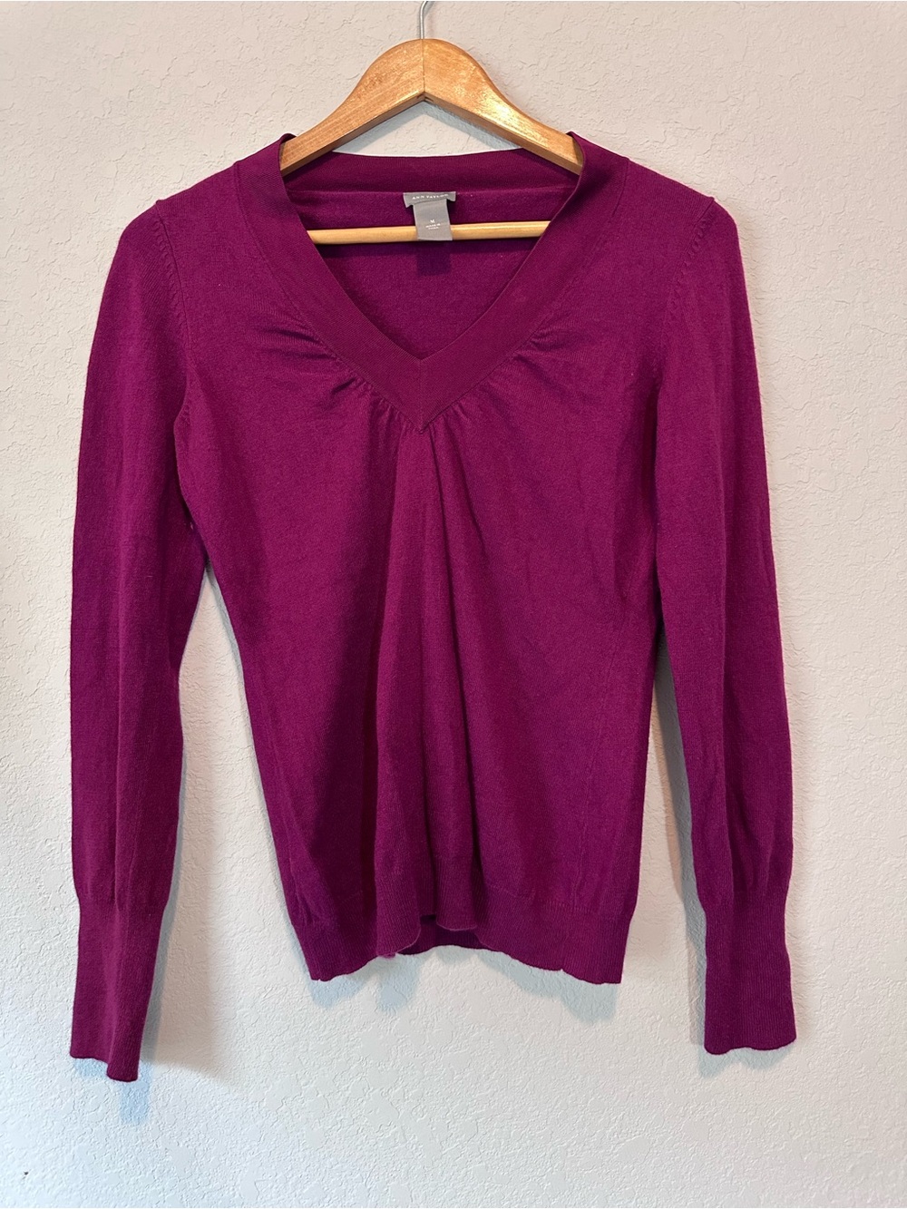 Ann Taylor Women’s V-Neck Long Sleeve Sweater - Magenta